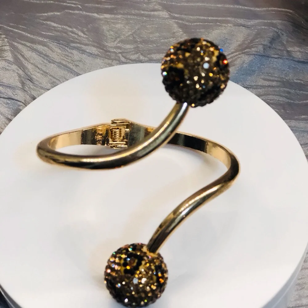 Leopard Print Bling Gold and Black Jewelry Set - Picture 12 of 14